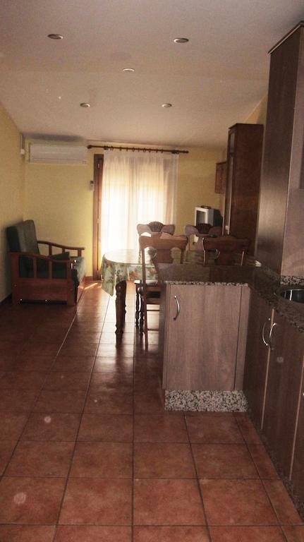 Apartaments La Fabrica Horta de Sant Joan Pokoj fotografie